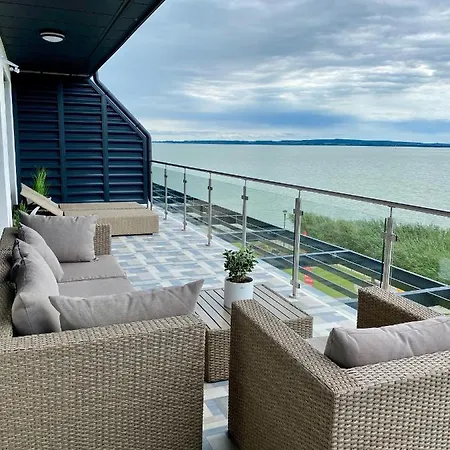 Royal Blue - Luxurious Flat With 5-star View Over Balaton *