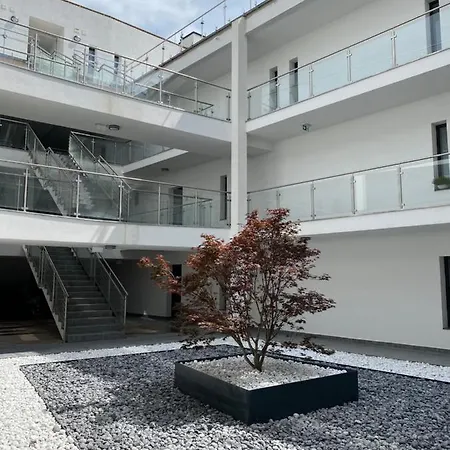 Royal Blue - Luxurious Flat With 5-star View Over Balaton 凯斯特海伊